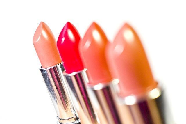 Lippenstift aus dem Teppich bzw. aus der Fußmatte entfernen