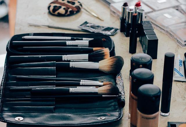 Make-Up-Flecken aus dem Teppich bzw. aus der Fußmatte entfernen