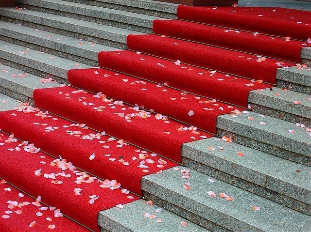 Warum ist der rote Teppich rot?