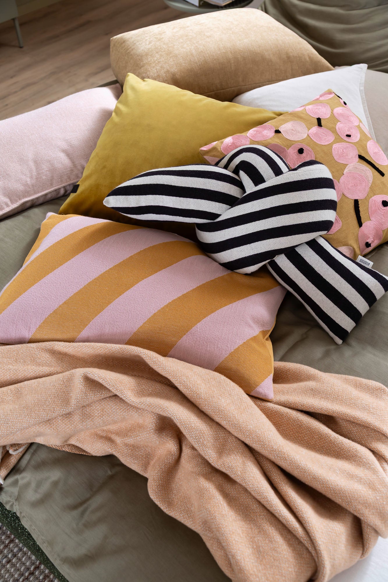 Schöner Wohnen Knotenkissen – Strickkissen im modernen Design – Stilvoller Blickfang für Sofa & Bett