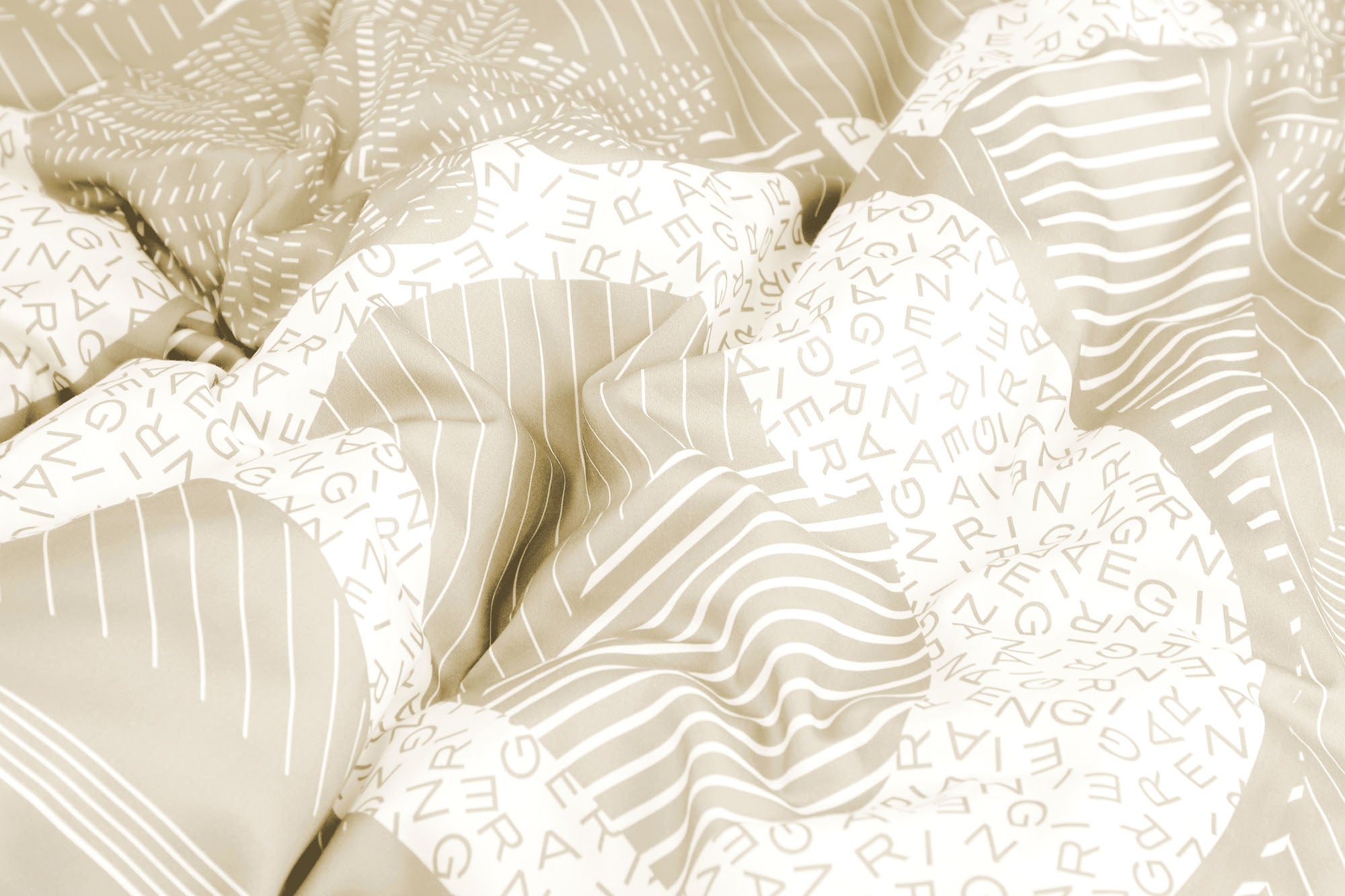AIGNER Designer Bettwäsche Satin – Baumwolle mit Buchstaben Muster