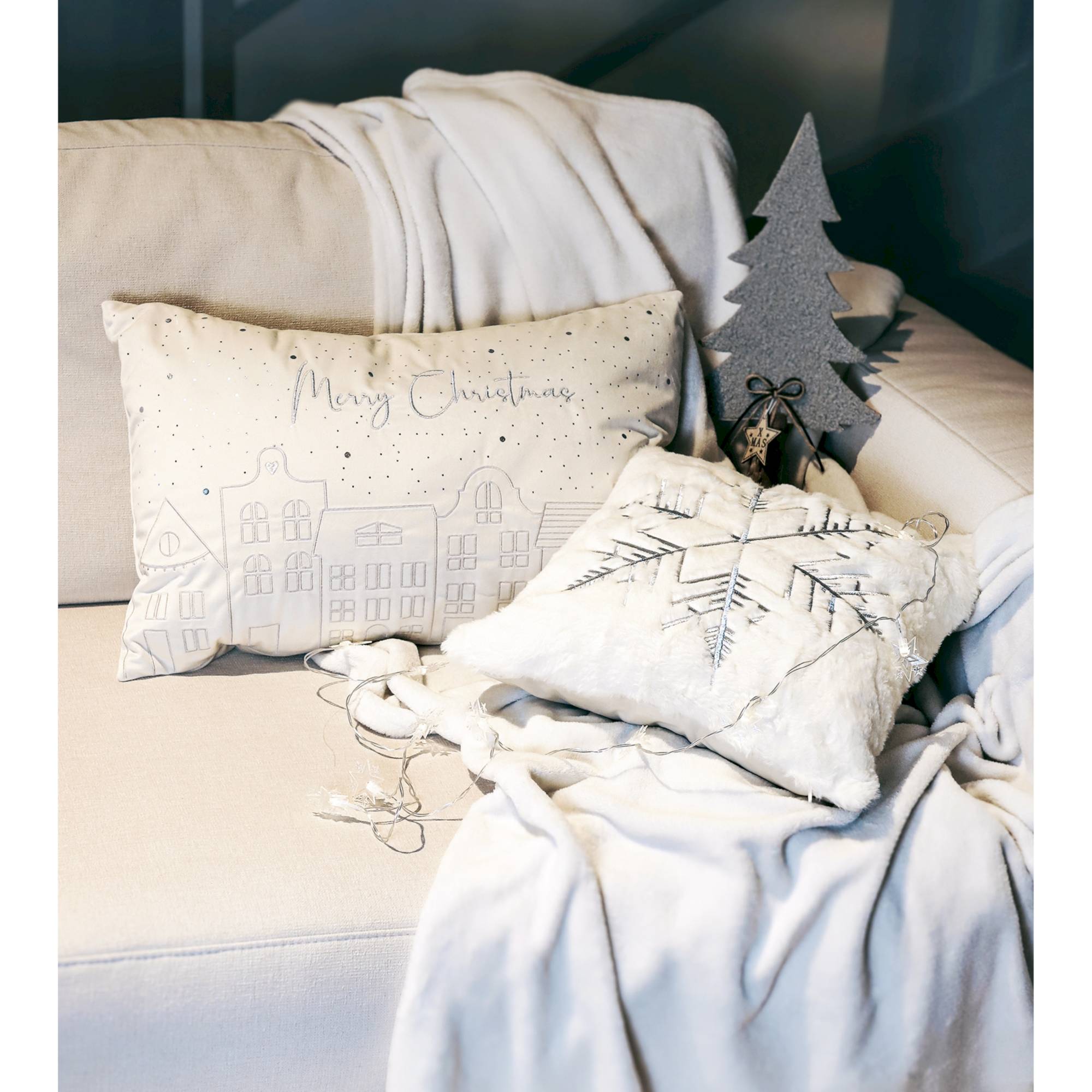 2er Set Kissenhüllen – Häuser 40x60 cm & Schneeflocke 38x38 cm – Gestickt, Winter Design