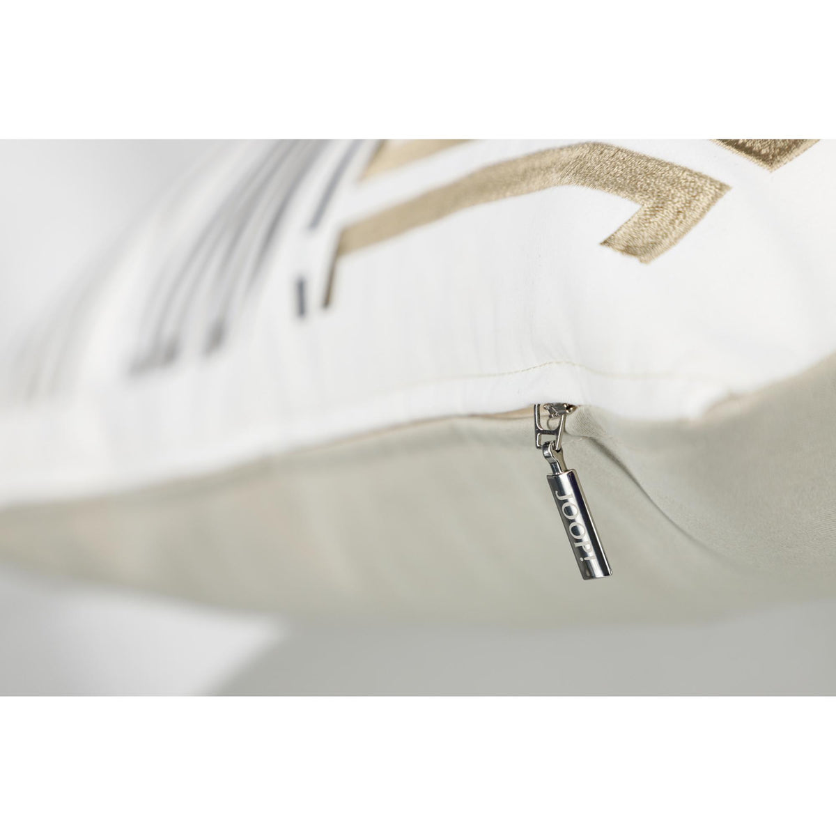 JOOP! Zierkissenhülle mit Stickerei, edles Design, 100% Polyester
