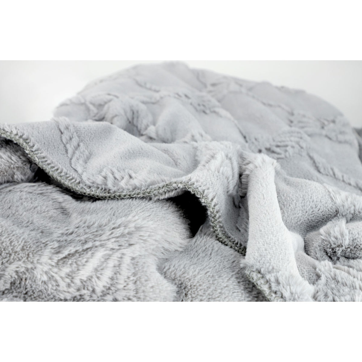 JOOP! Kuscheldecke SUBLIME Fleece – Kornblume, 150x200 & 200x240 cm