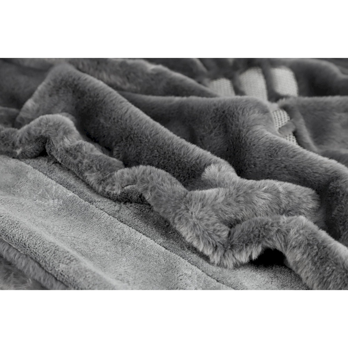 JOOP! Kuscheldecke TENDER 130x170 cm – Kunstfell & Fleece