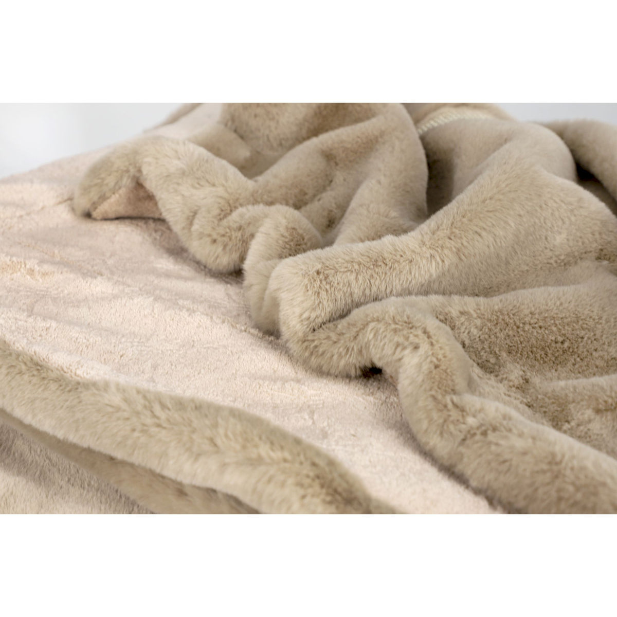 JOOP! Kuscheldecke TENDER 130x170 cm – Kunstfell & Fleece