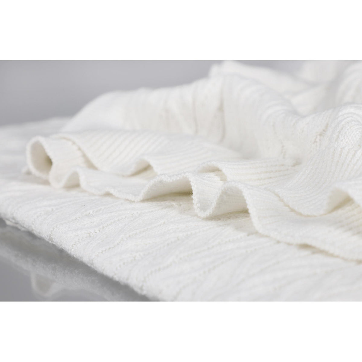 JOOP! Strickdecke WEAVELLE 130x170 cm – 100 % Baumwolle, Fischgrät- & Zopfmuster