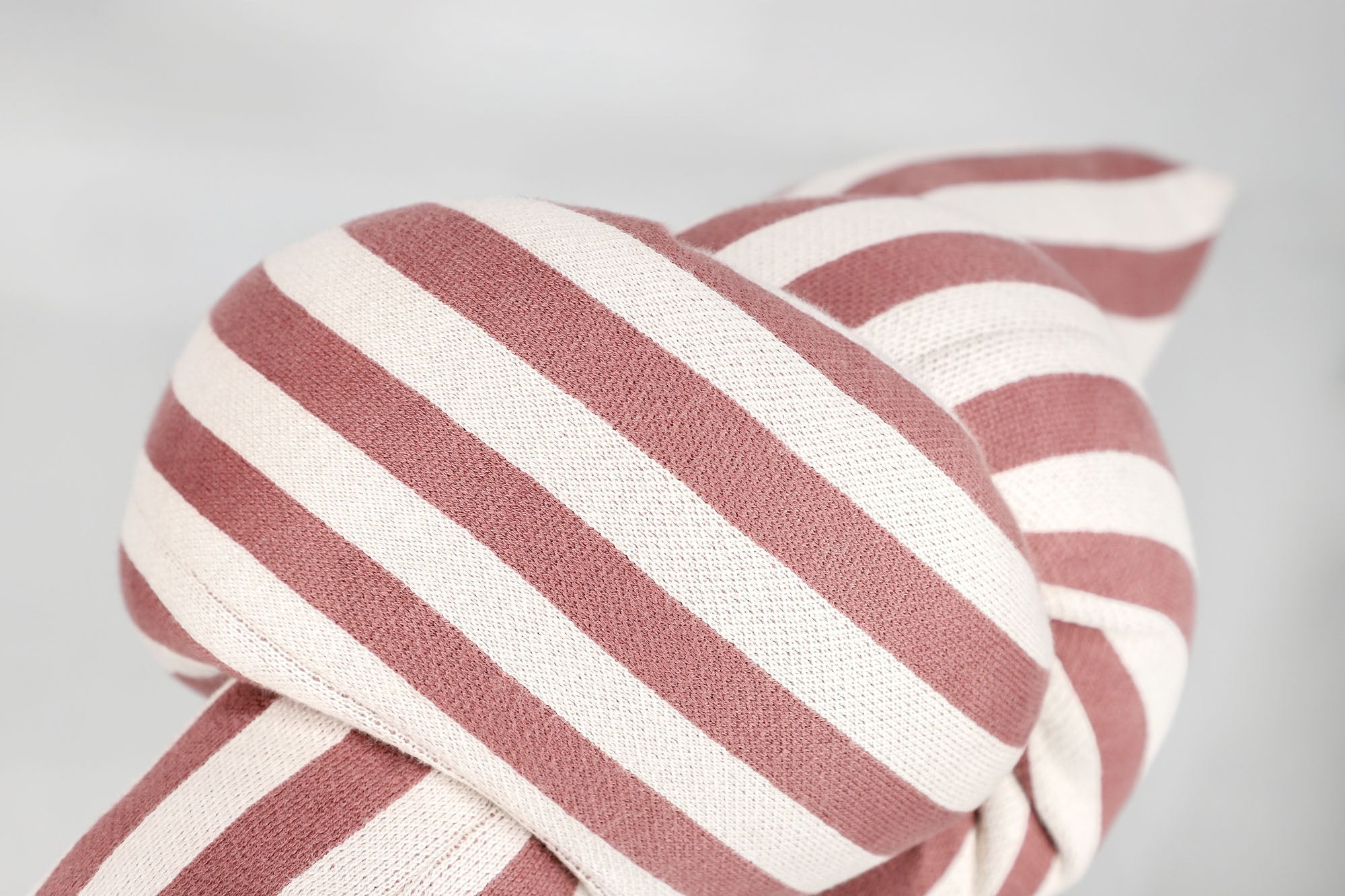 Schöner Wohnen Knotenkissen – Strickkissen im modernen Design – Stilvoller Blickfang für Sofa & Bett