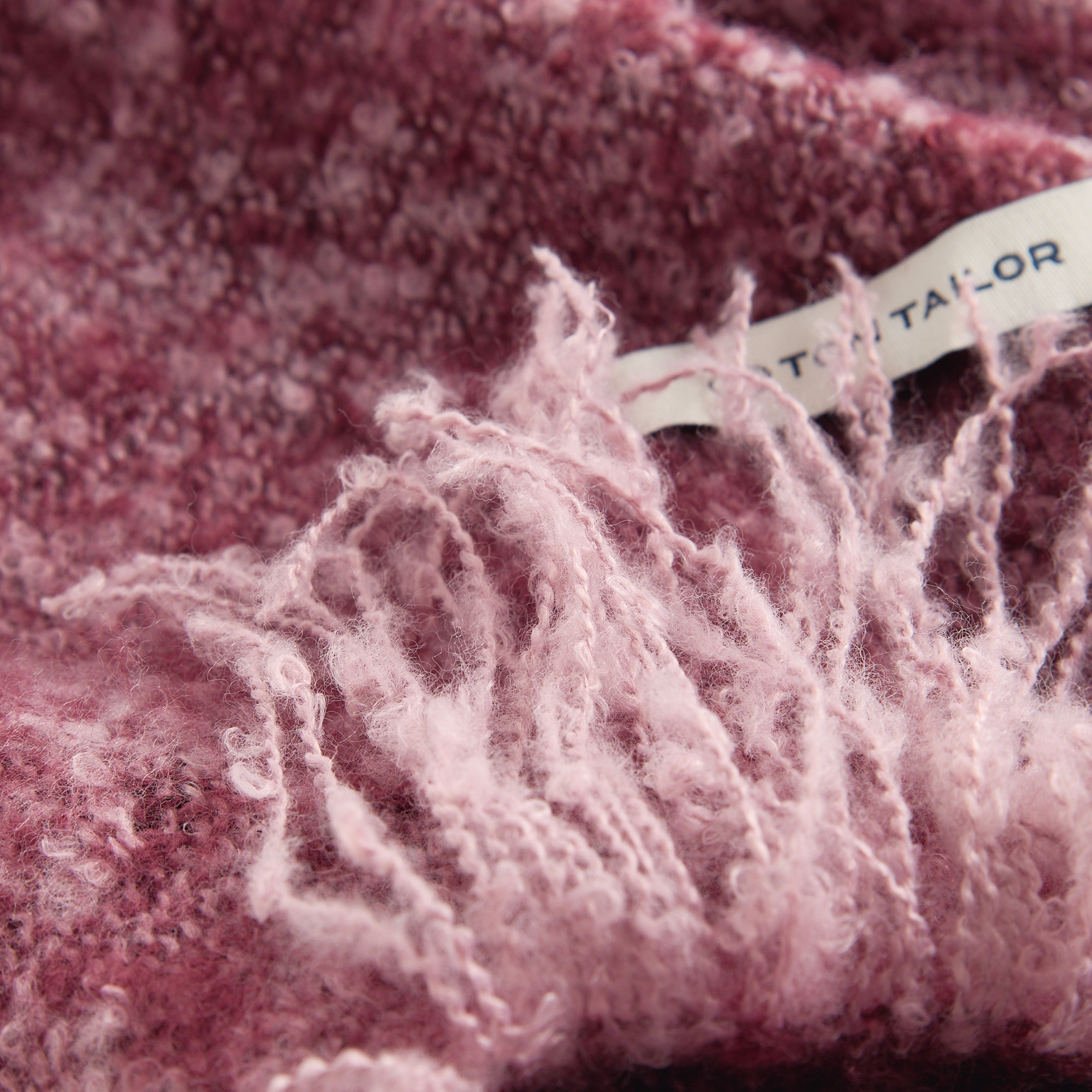 Tom Tailor Kuscheldecke aus Bouclégarn – flauschig & weich mit Fransen - 145x200cm