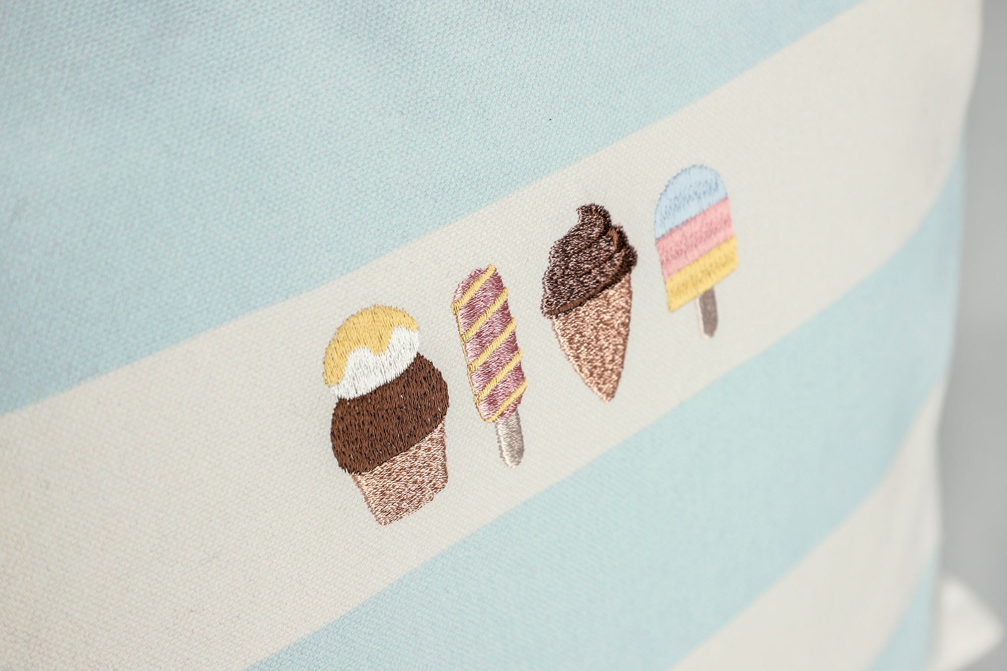 Tom Tailor Zierkissenhülle gewebt – Fröhliche Sommermotive, Streifen & maritime Prints, dekorative Stickereien, pflegeleichter Materialmix