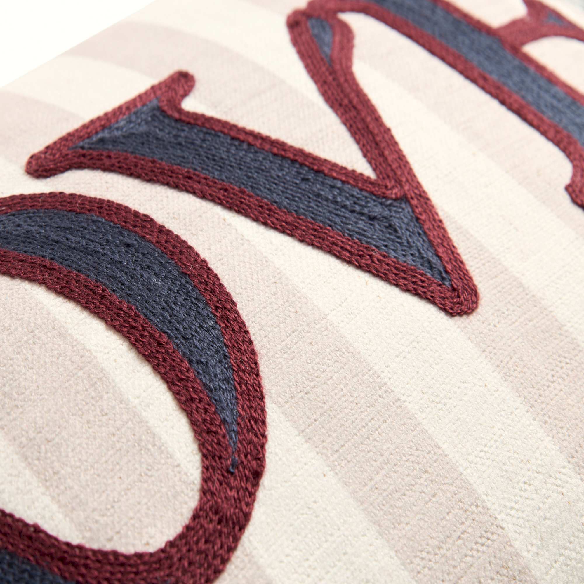 TOM TAILOR Weihnachtskissenhüllen – festlich, weich & stilvoll aus Chenille, Velvet & Strick in verschiedenen Größen