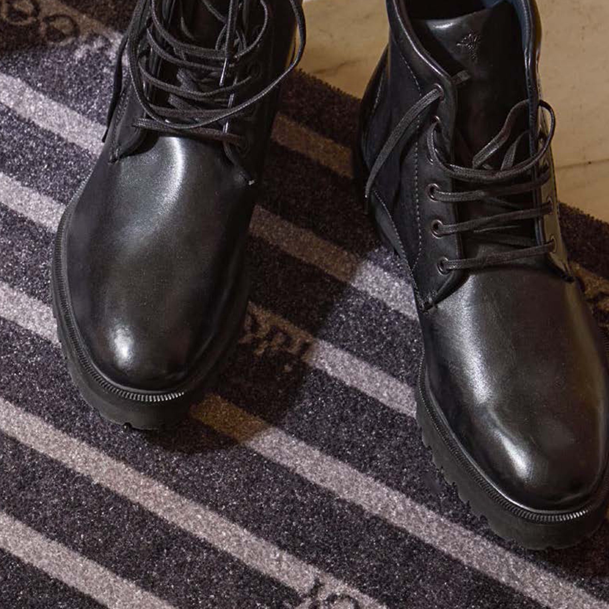 JOOP! WELCOME MATS Logo Stripes - robust & komfortabel
