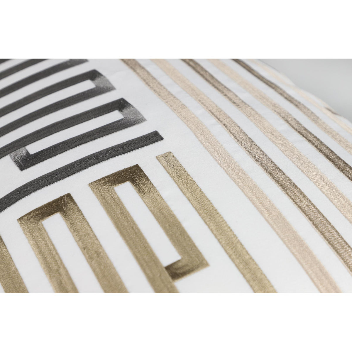 JOOP! Zierkissenhülle mit Stickerei, edles Design, 100% Polyester