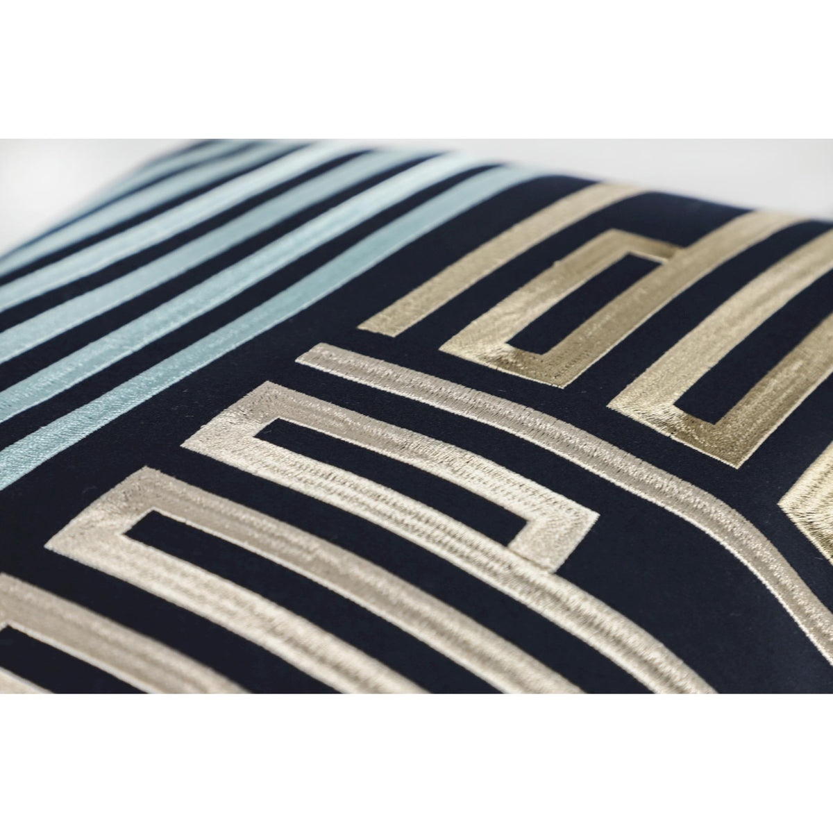 JOOP! Zierkissenhülle mit Stickerei, edles Design, 100% Polyester