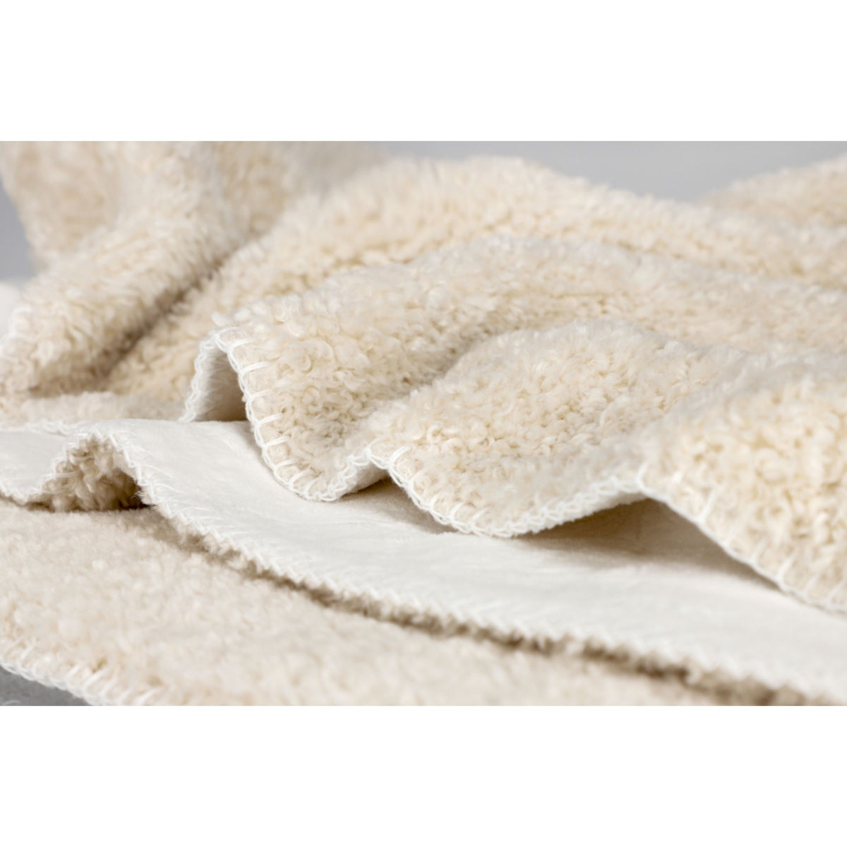 JOOP! Kuscheldecke CURLY 140x200 cm – Teddy & Fleece, Kornblume