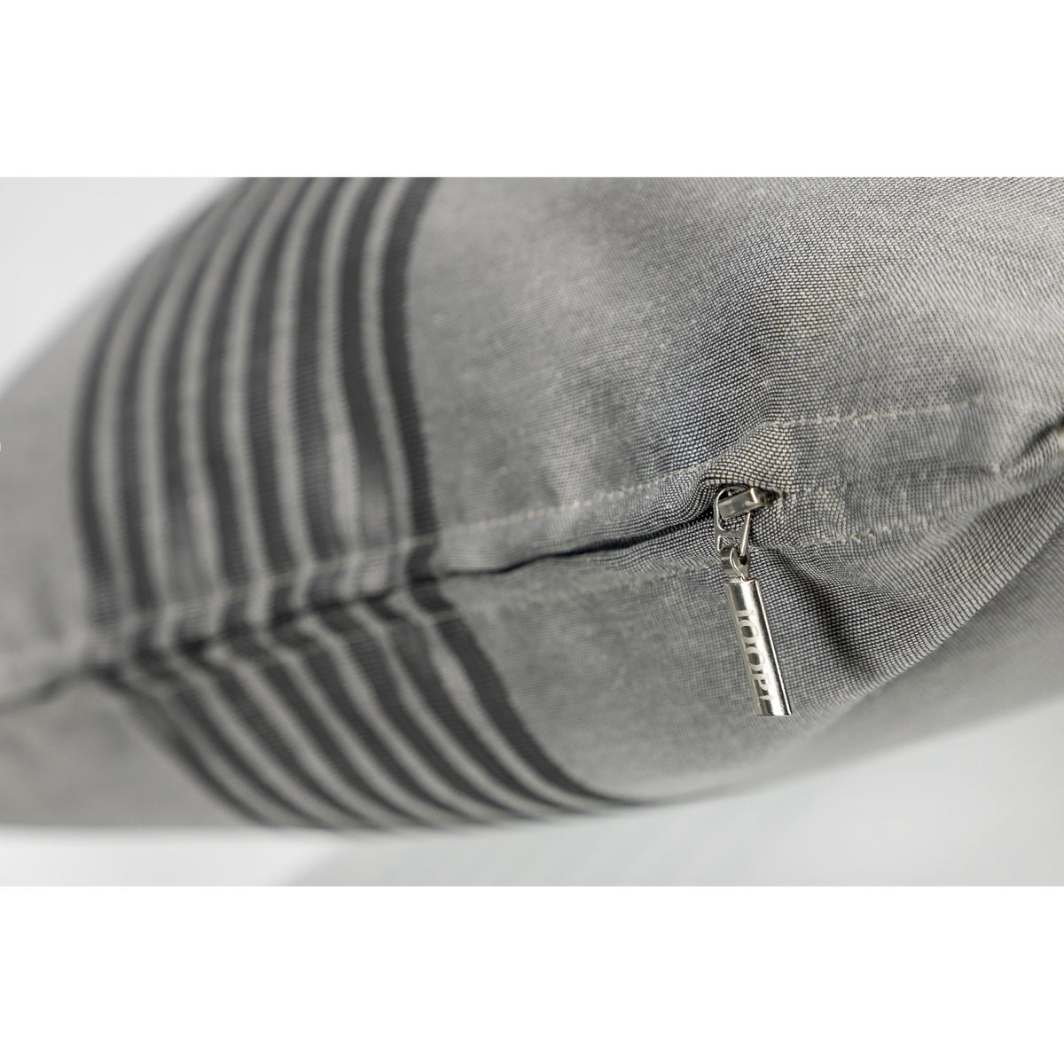 JOOP! Zierkissenhülle – Edles Design mit gewebtem Logo, 100% Polyester