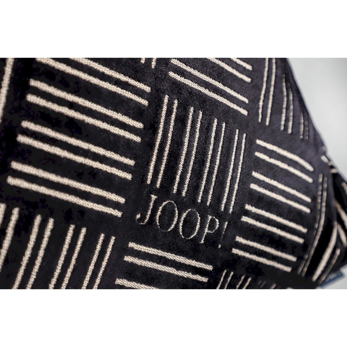 JOOP! Zierkissenhülle 50x50 cm, Schnitt-Velours, Gittermuster, edles Design