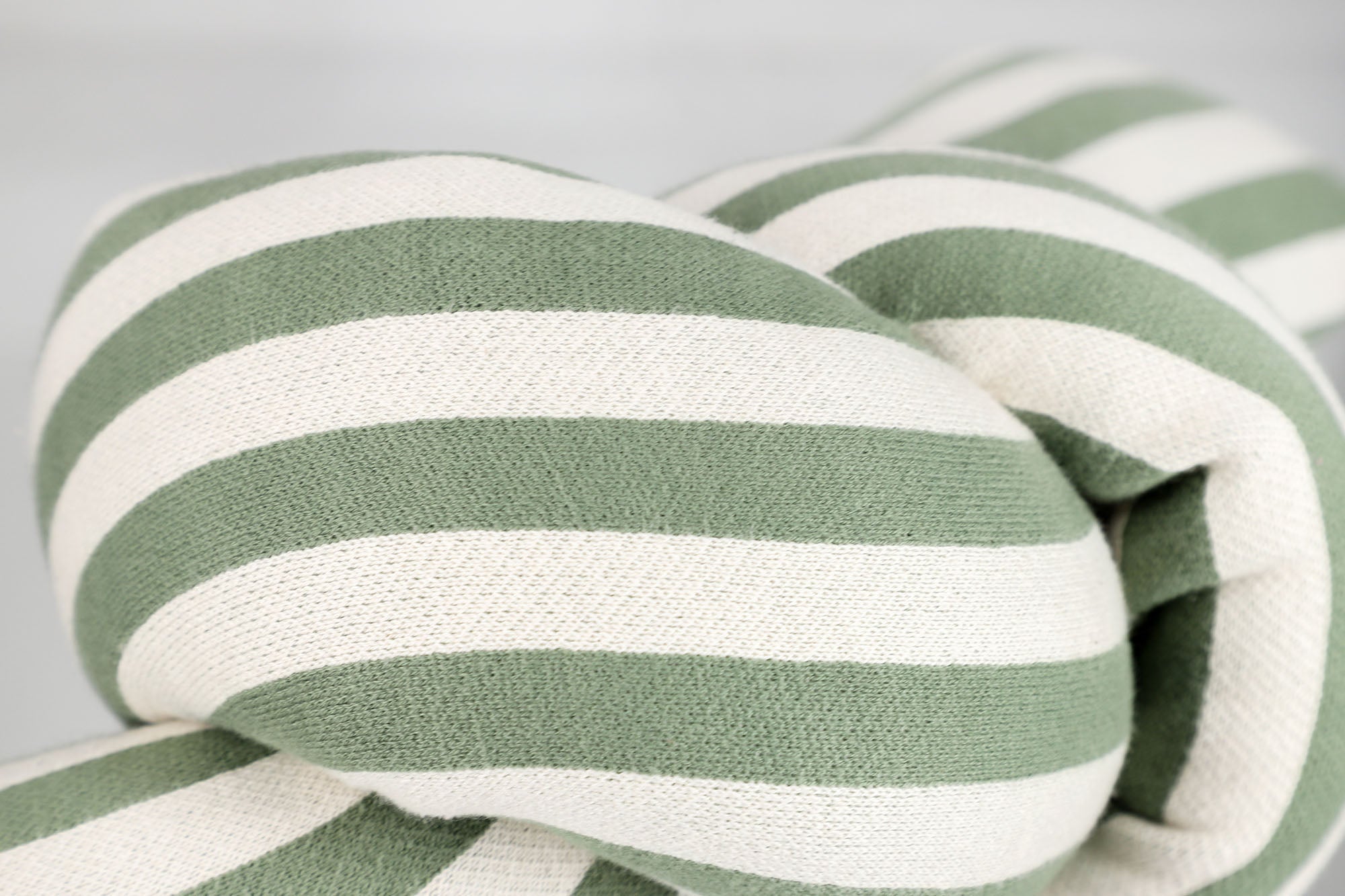 Schöner Wohnen Knotenkissen –  Strickkissen im modernen Design – Stilvoller Blickfang für Sofa & Bett