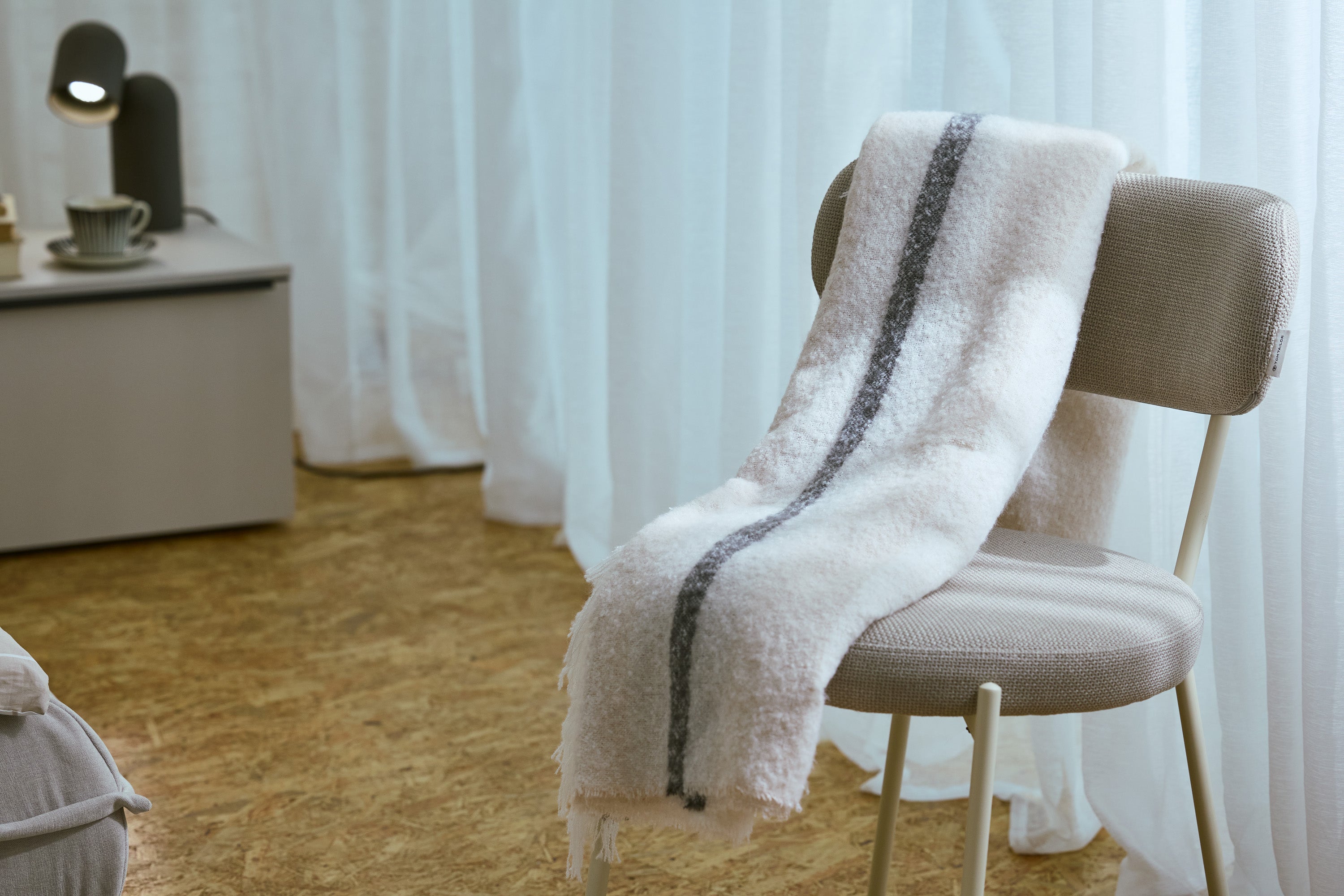 Tom Tailor Kuscheldecke aus Bouclégarn – flauschig & weich mit Fransen - 145x200cm