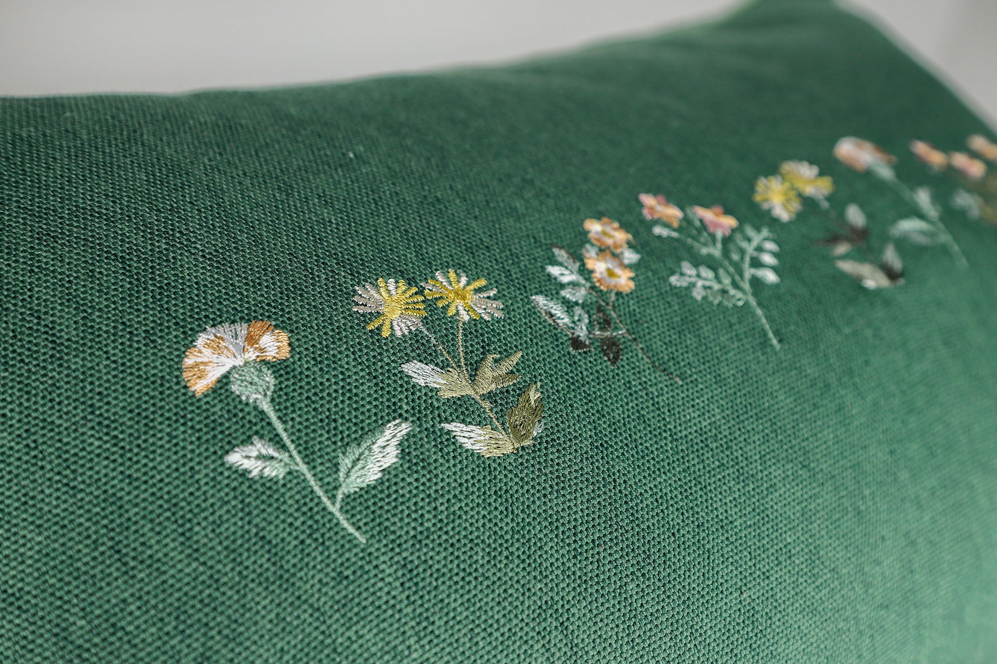 Tom Tailor Zierkissenhülle gewebt – Fröhliche Sommermotive, Streifen & maritime Prints, dekorative Stickereien, pflegeleichter Materialmix