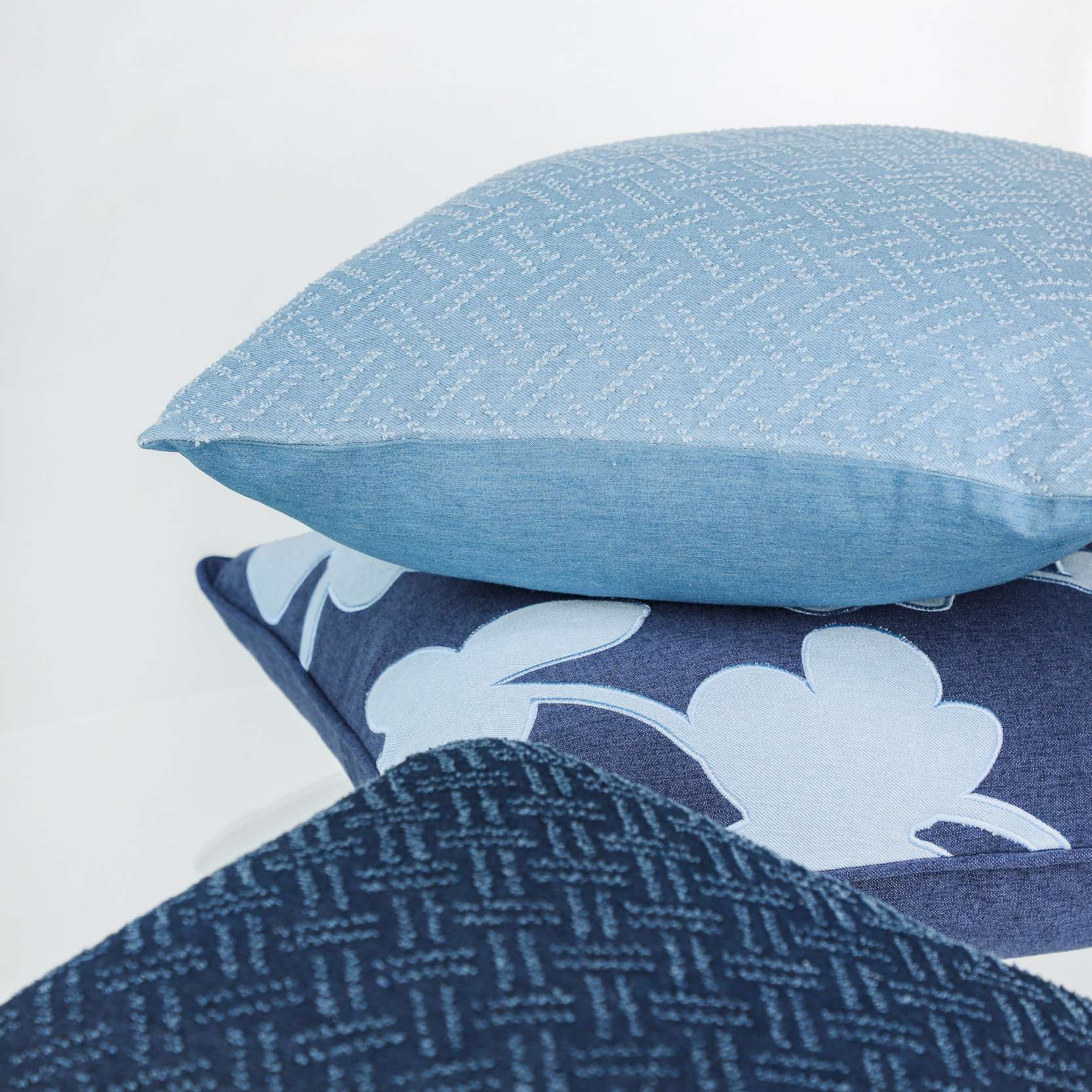 Kissen Alisa mit Denim-Applikation 45x 45 cm