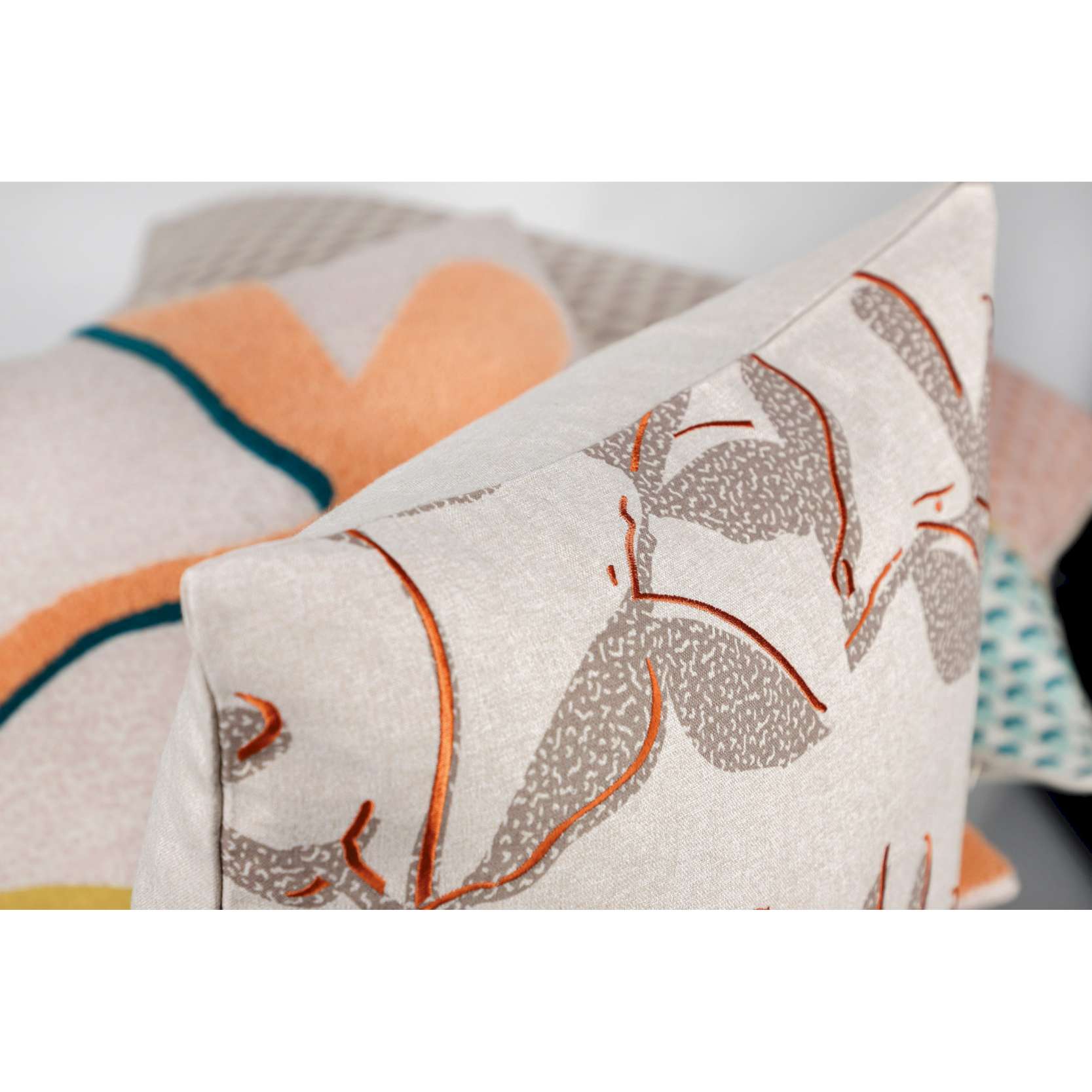 Kissen Babette mit floraler Stickerei 45x45 cm - WohnDirect.com - Heimtextilien für stilvolles Wohnambiente