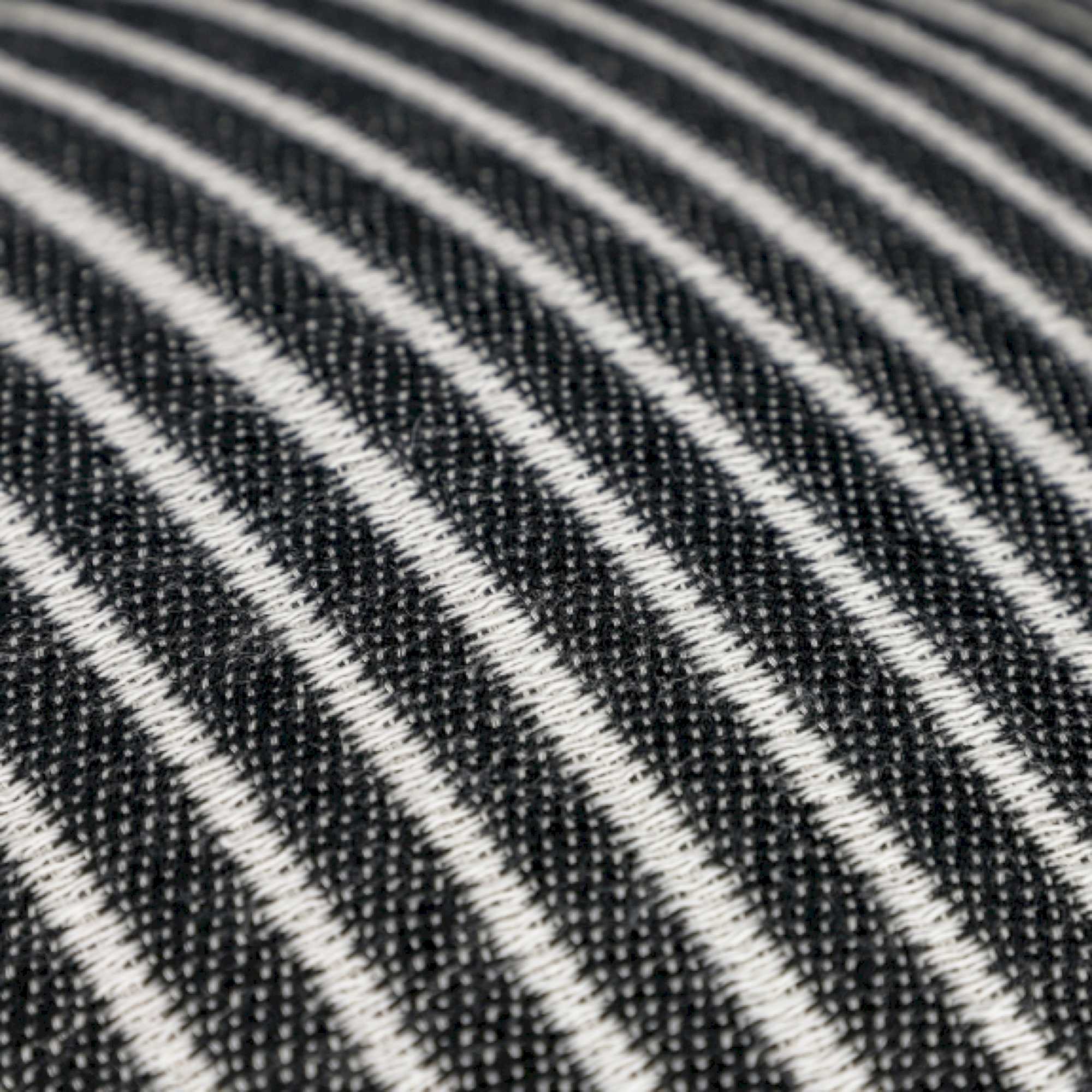 Kissenhülle Line mit Streifen in Samtoptik 45 x 45 cm - WohnDirect.com - Heimtextilien für stilvolles Wohnambiente
