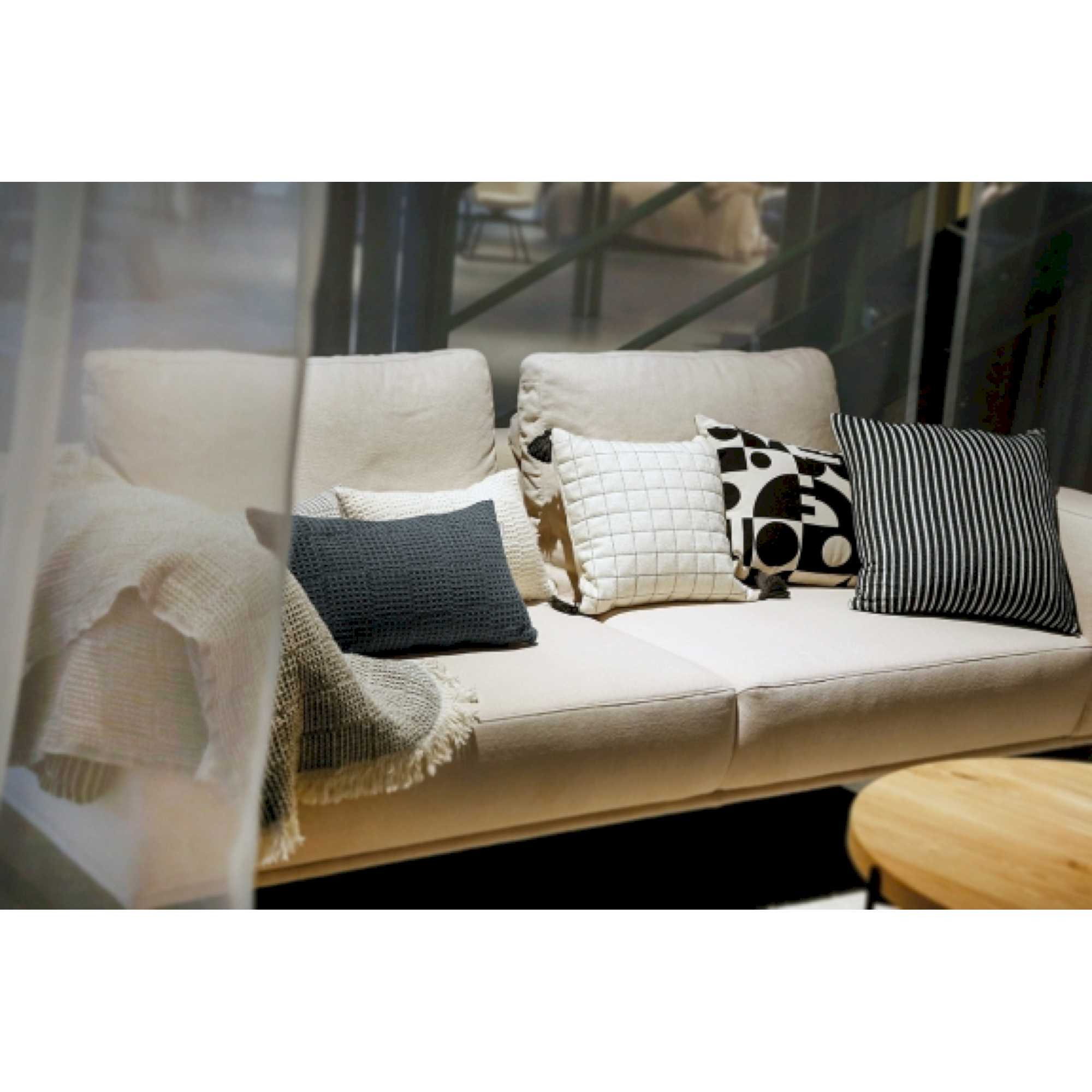 Kissenhülle Line mit Streifen in Samtoptik 45 x 45 cm - WohnDirect.com - Heimtextilien für stilvolles Wohnambiente