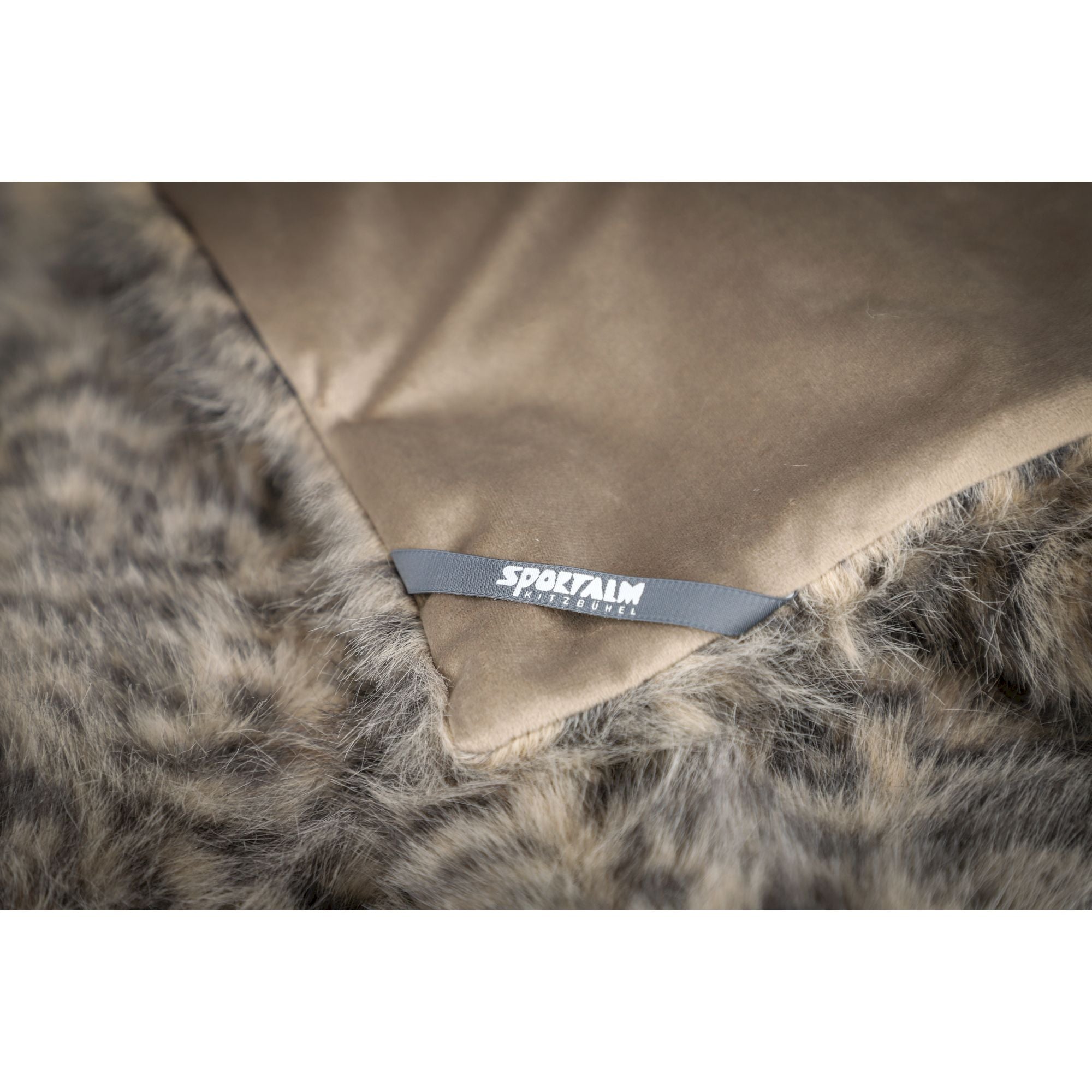 Luxus Wohndecke mit Leopardenmuster von Sportalm – weich, stilvoll & waschbar, 130x170cm