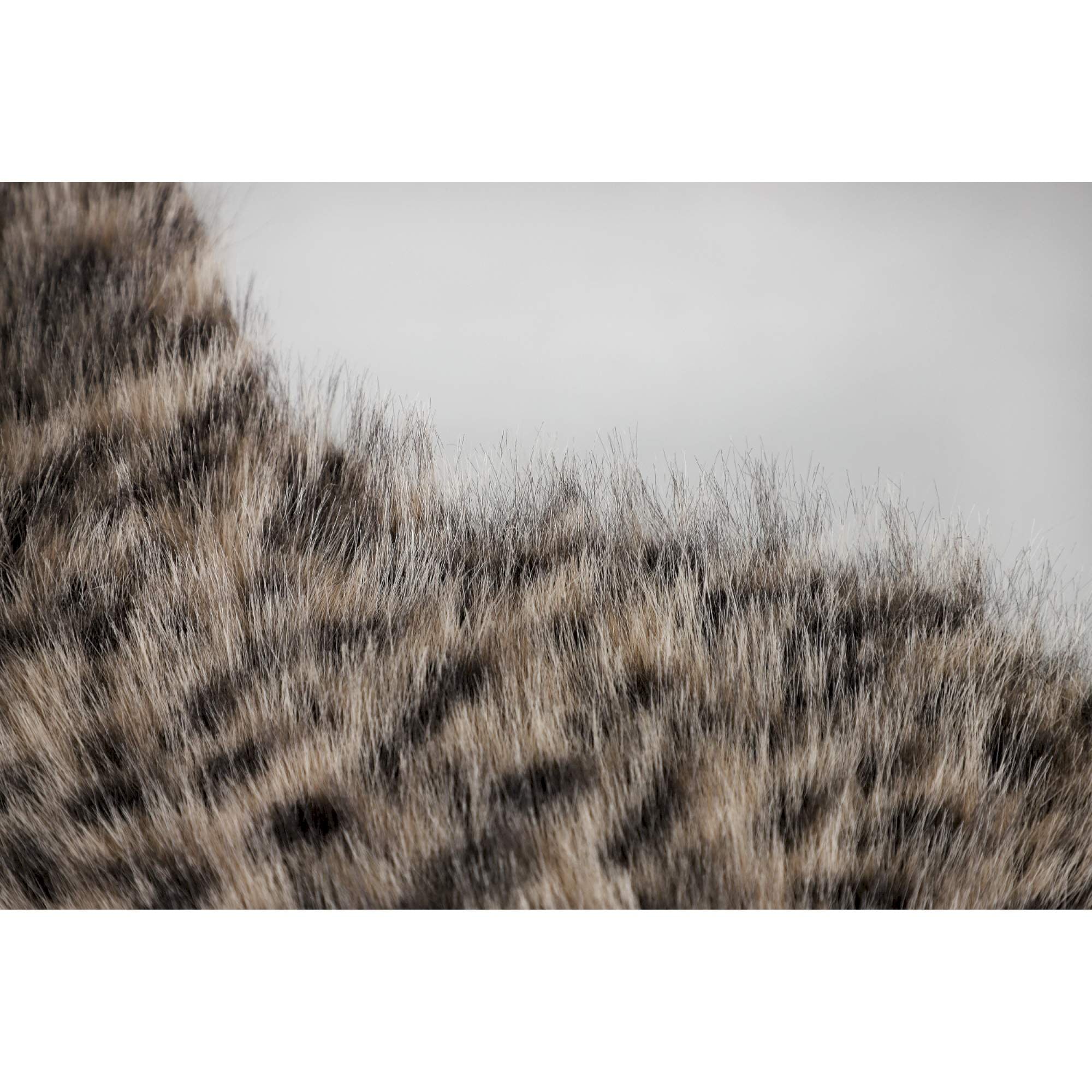 Luxuriöse Sitzauflage Sportalm 70x100 cm mit Leopardenmuster – weiches Kunstfell & Velours