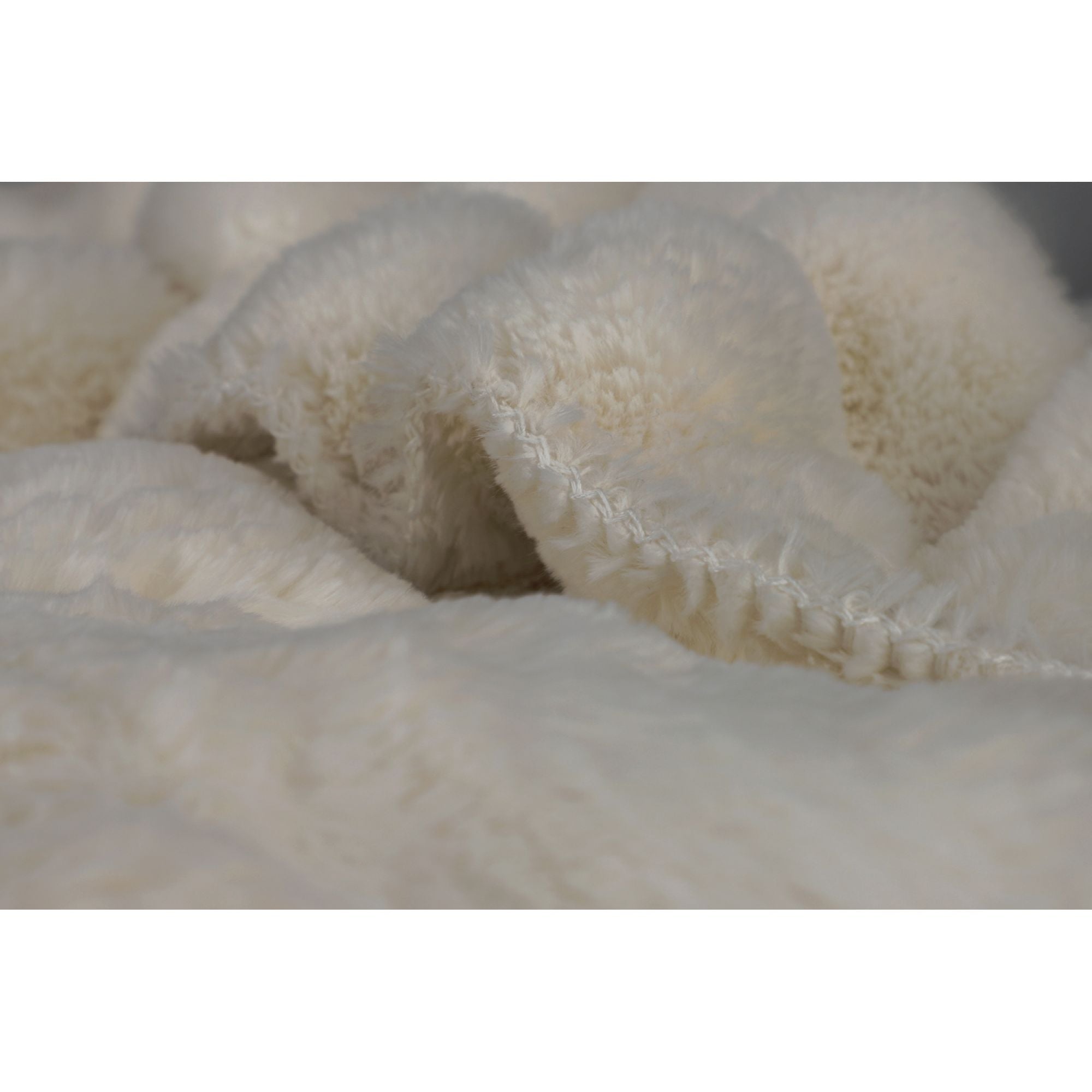 Luxuriöse Wohndecke aus Fake Fur in Greige – extra weich, pflegeleicht & elegant