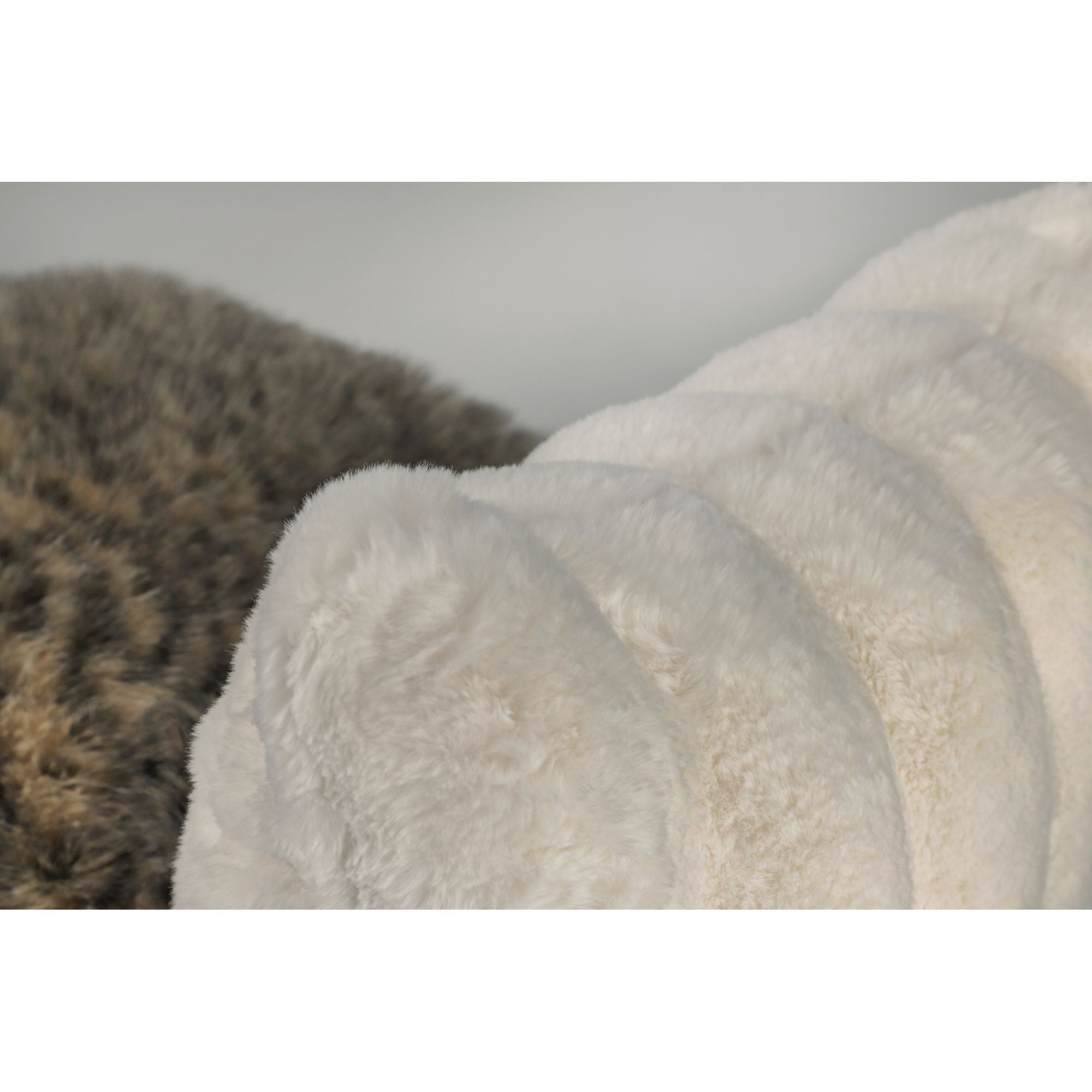 Zierkissenhülle Sportalm Doubleside Fake Fur – Greige, 50x50 cm