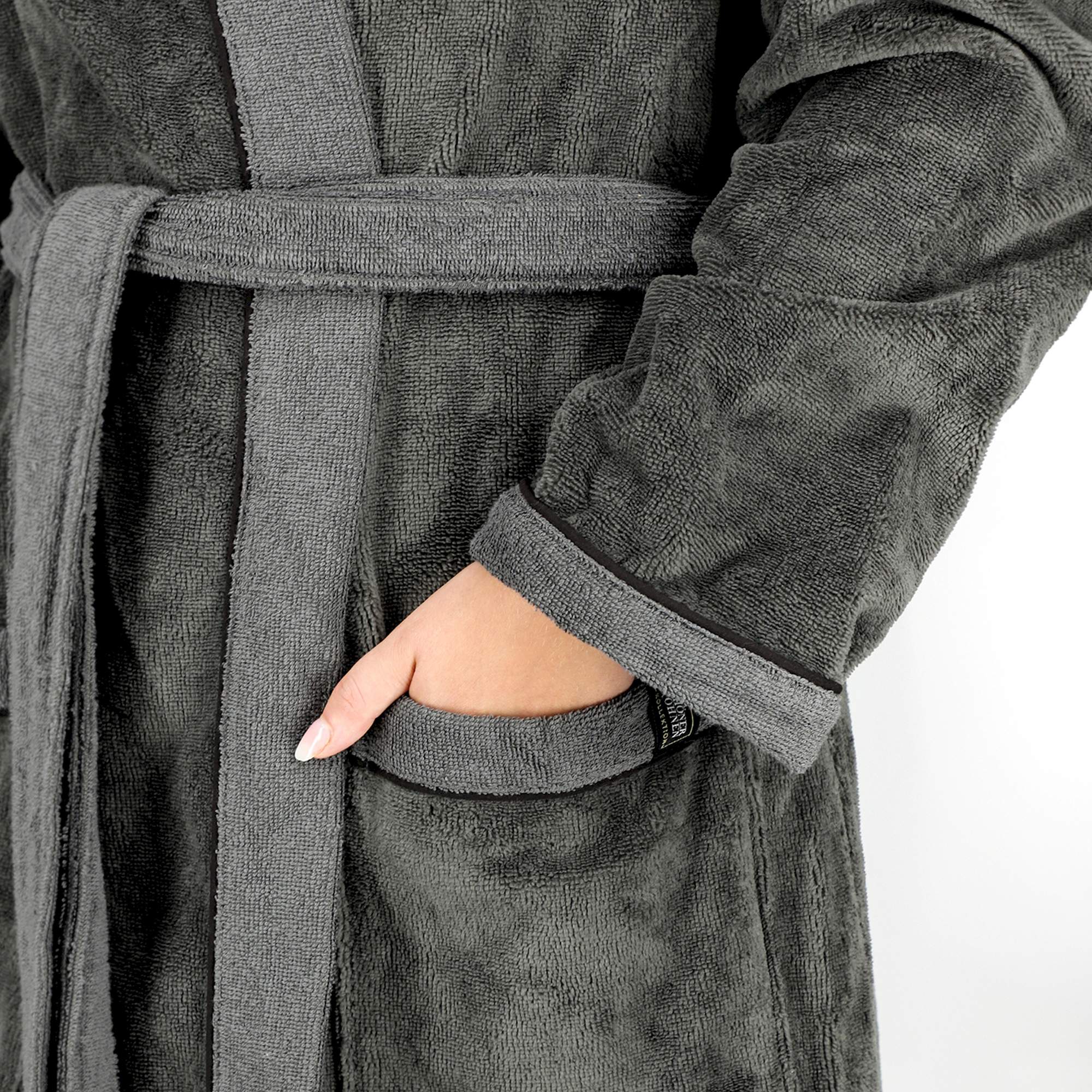 flauschiger Unisex-Bademantel mit Kapuze