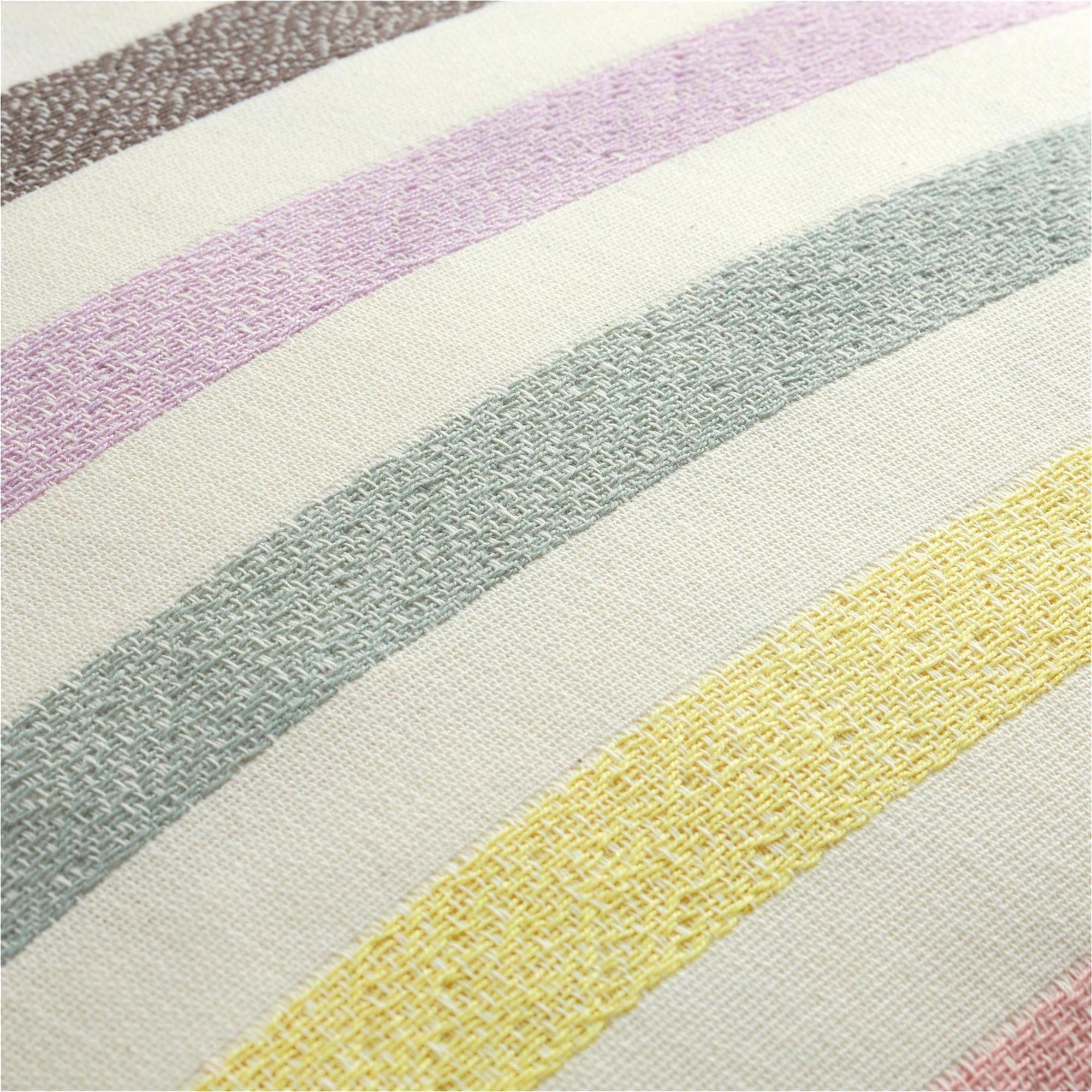 Kissenhülle mit grafischem Muster 45 x 45 cm